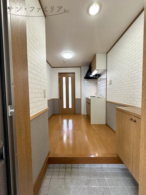 玄関　同一物件別部屋写真