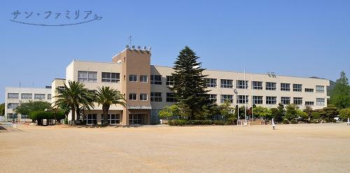 小学校　豊橋市立岩田小学校（小学校）まで673m