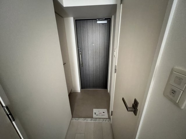 玄関　同物件別部屋写真