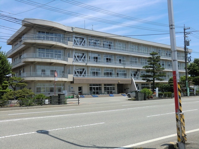 小学校　富山市立萩浦小学校（小学校）まで1142m