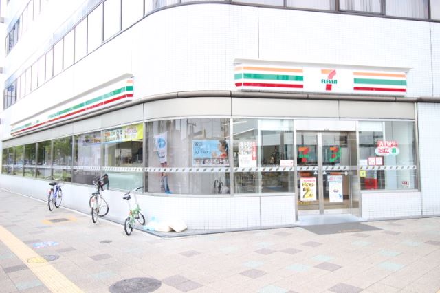 コンビニ　セブンイレブン（コンビニ）まで10m