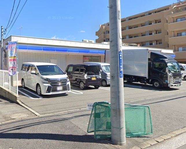 コンビニ　ローソン　栗木１丁目店（コンビニ）まで818m