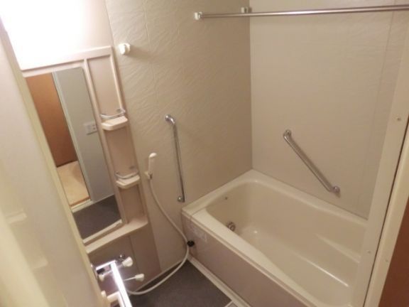 バス・シャワールーム　※別部屋の参考写真です。