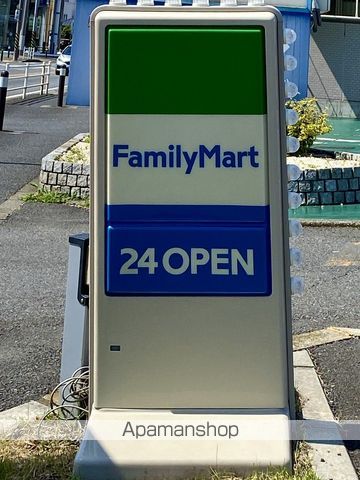 コンビニ　ファミリーマート（コンビニ）まで2389m