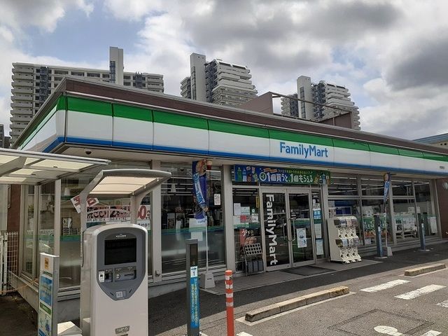 コンビニ　ファミリーマート様（コンビニ）まで600m