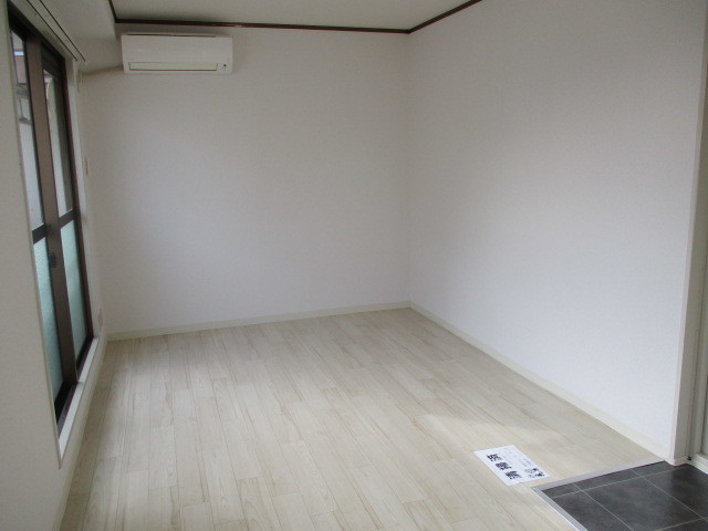 居室・リビング　横長のお部屋でお部屋も使いやすいですね