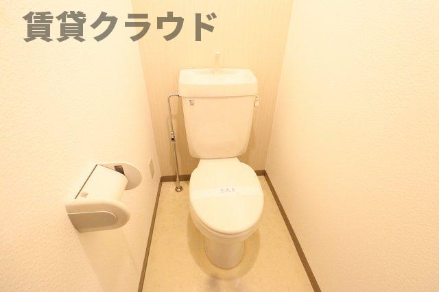 トイレ　白を基調とした清潔感のあるトイレ♪