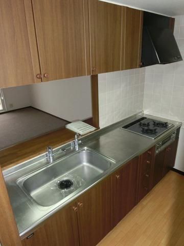 キッチン　システムキッチン３口、グリル付き