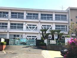 小学校　倉敷市立赤崎小学校（小学校）まで1087m