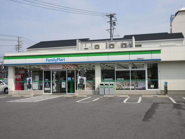 コンビニ　ファミリーマート（コンビニ）まで730m