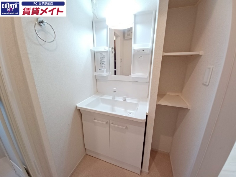 洗面設備　同型参考写真