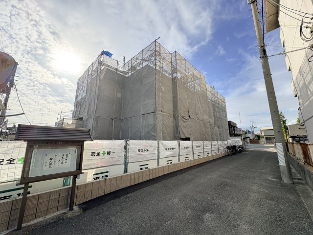 建物外観　建設中