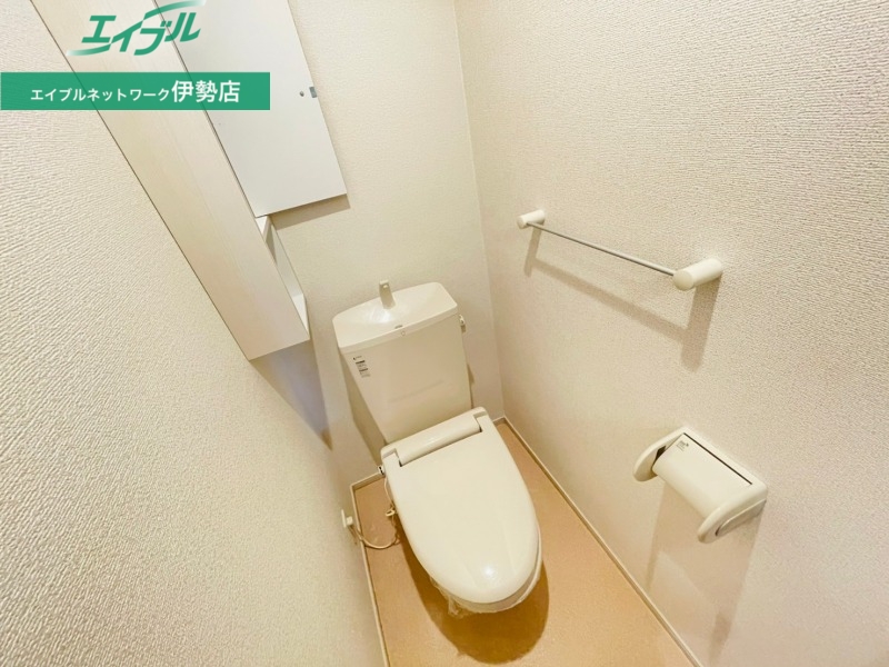 トイレ　同型参考写真