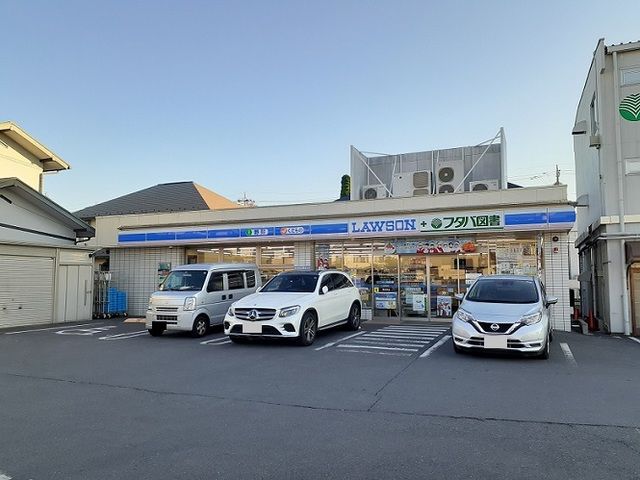 コンビニ　ローソン　フタバ図書GIGA店（コンビニ）まで900m