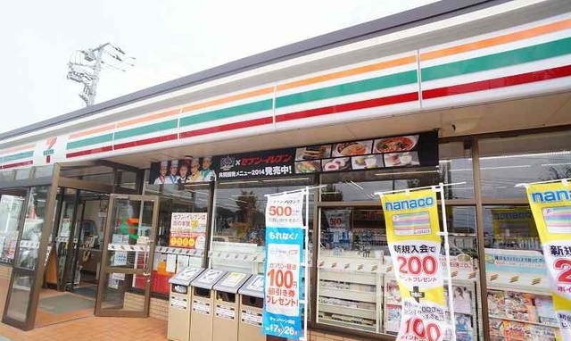 コンビニ　セブンイレブン（コンビニ）まで400m