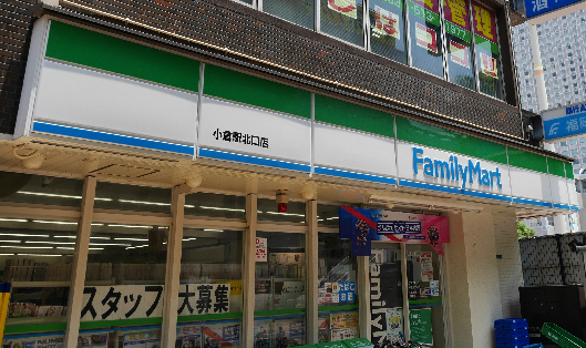 コンビニ　【ファミリーマート小倉駅北口店】（コンビニ）まで203m