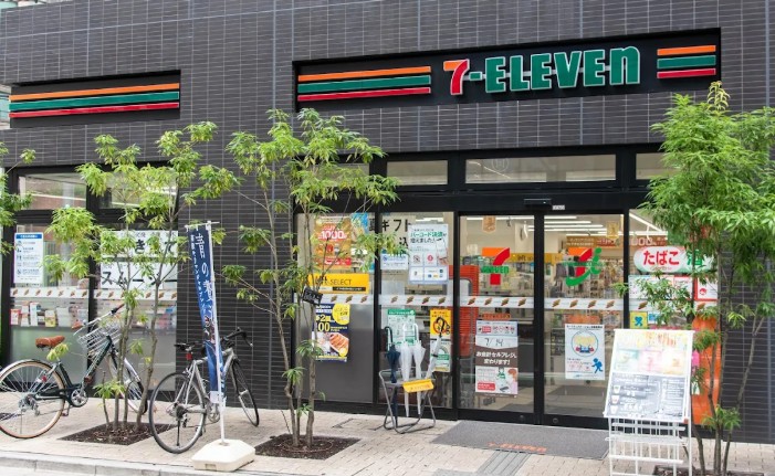 コンビニ　セブンイレブン 赤坂氷川坂下店（コンビニ）まで381m
