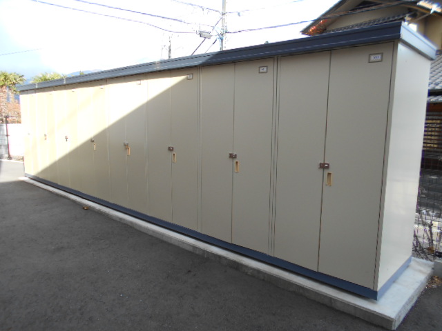 その他設備　各戸個別の屋外物置完備（冬用タイヤ等収納可能）