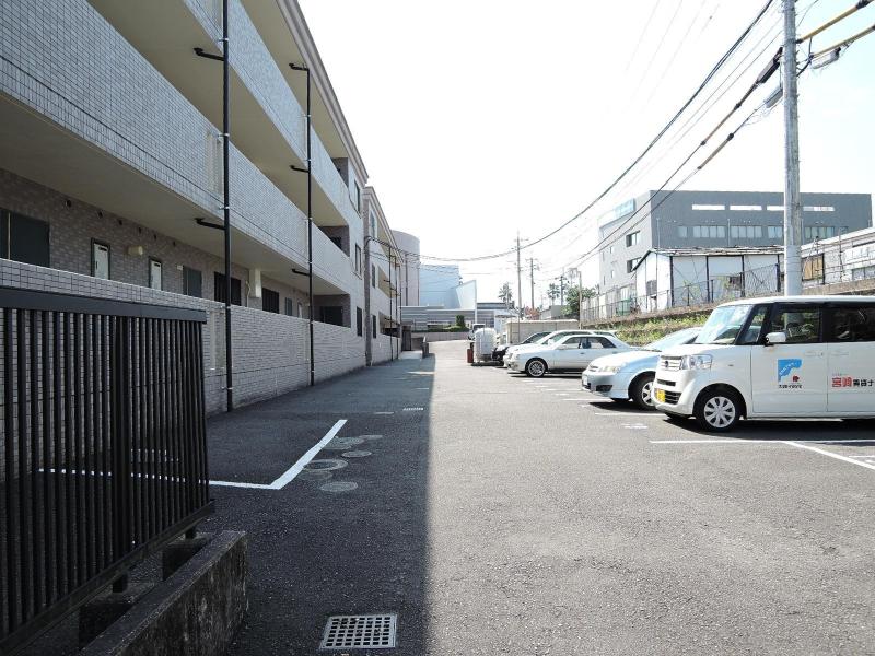 リージングマンション C棟の外観写真