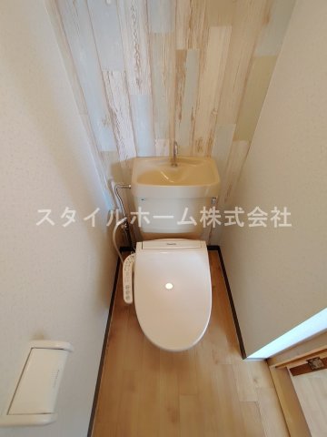 トイレ　別部屋写真です。
