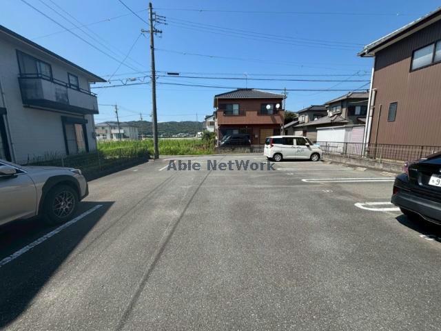 駐車場　駐車場