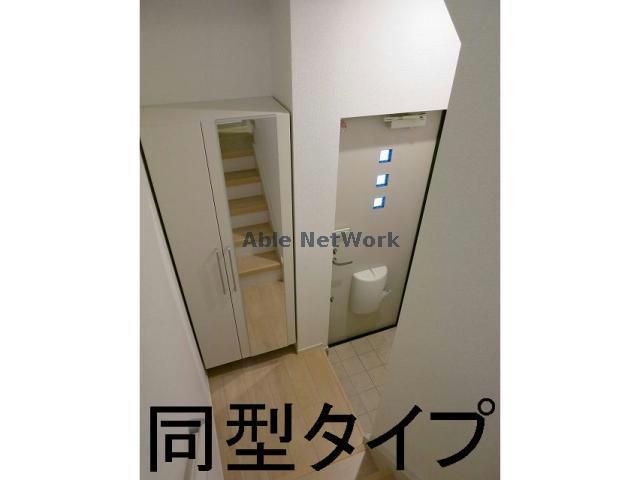 碧南市 3階建 築10年の玄関写真