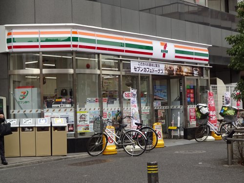 コンビニ　セブンイレブン（コンビニ）まで754m