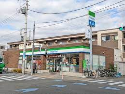コンビニ　ファミリーマート（コンビニ）まで305m