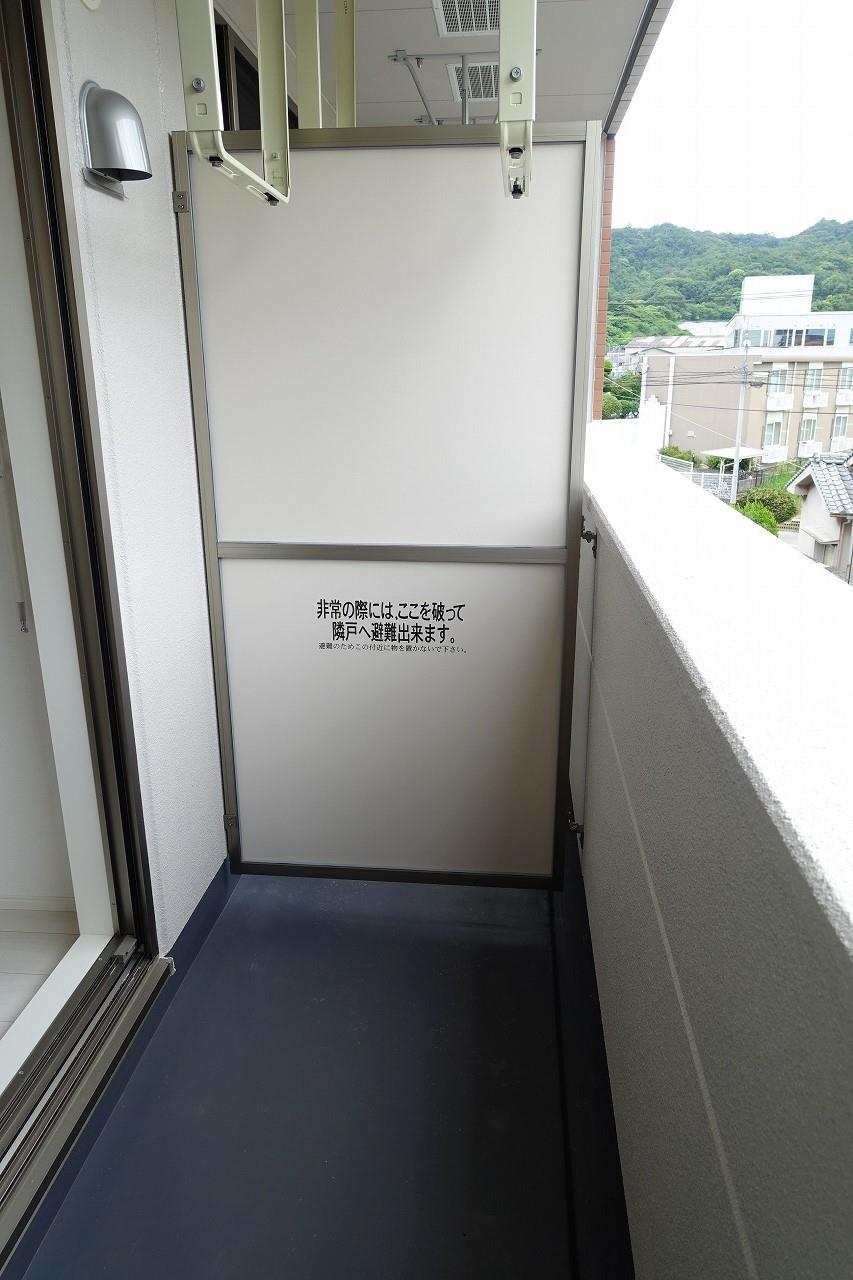 バルコニー　風通しも良好で気持ちよく洗濯物が乾きます！