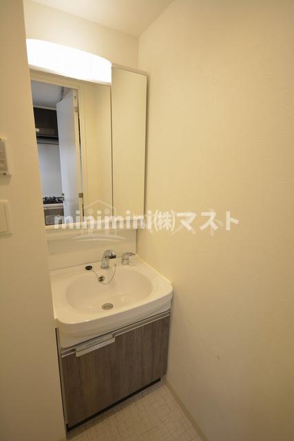洗面設備　※同マンション別間取り参考写真です