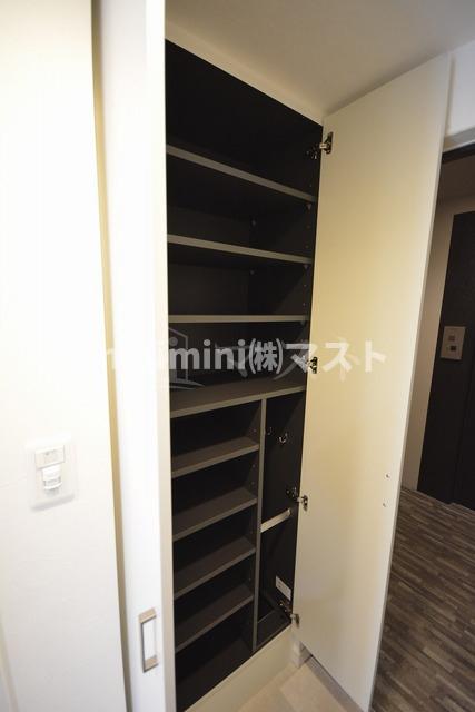 玄関　※同マンション別間取り参考写真です