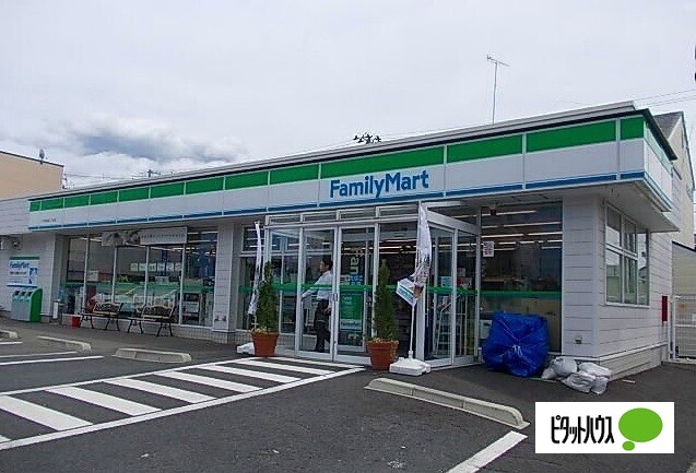 コンビニ　ファミリーマート八戸根城二丁目店（コンビニ）まで654m