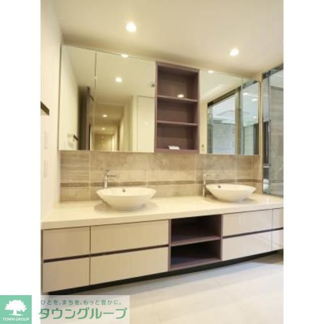 洗面設備　※写真は同タイプ住戸です。