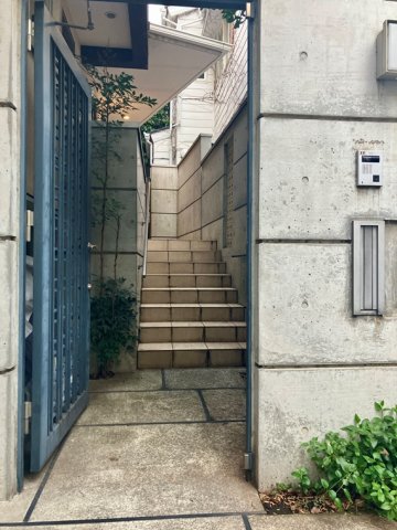 エントランス　建物の内部です