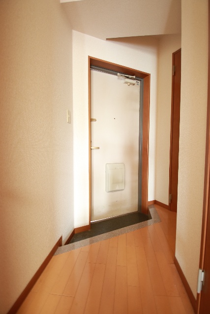 玄関　※別室の参考写真の為、現況優先です。