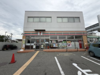 コンビニ　セブンイレブン豊中緑丘2丁目店（コンビニ）まで408m