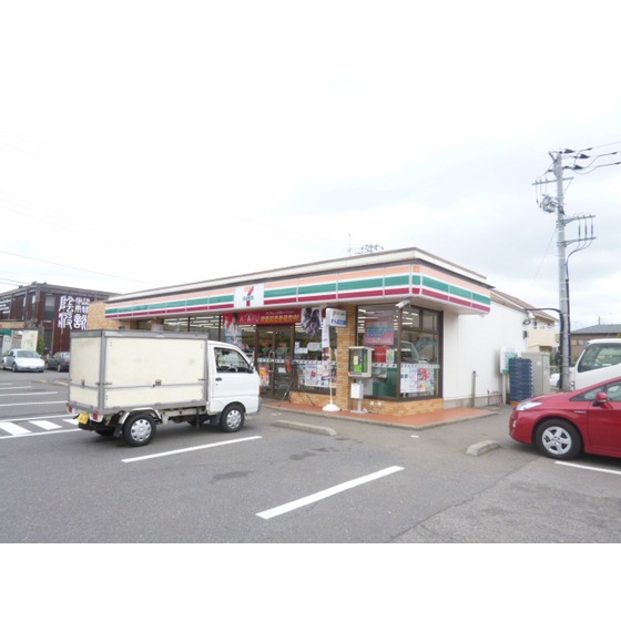 コンビニ　セブンイレブン（コンビニ）まで200m