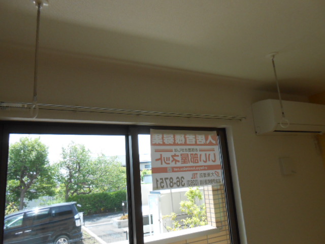 バルコニー　リビング南面に屋内物干し設備完備