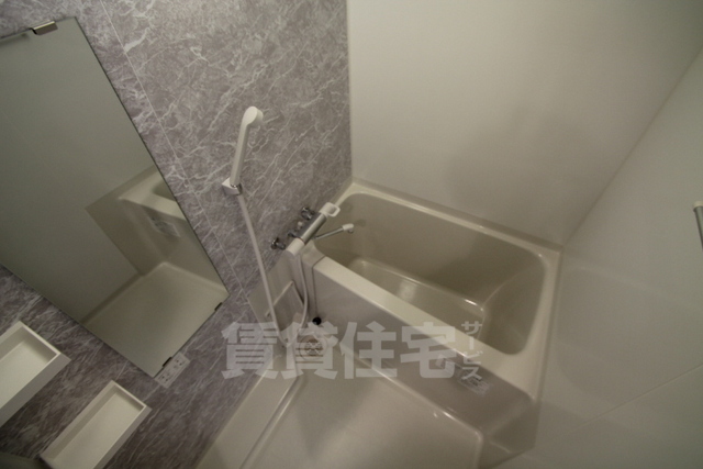 地下鉄御堂筋線 江坂駅 徒歩4分 14階建 築12年の風呂写真