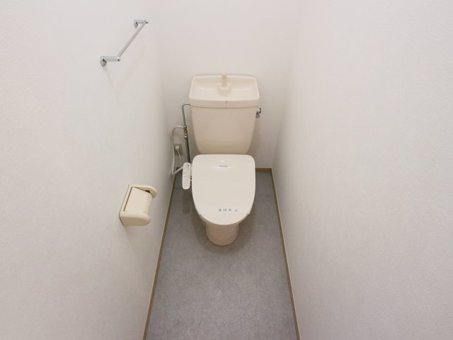 近鉄橿原線 九条駅 徒歩7分 2階建 築28年のトイレ写真