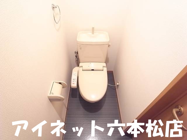 トイレ　ウォシュレット完備です