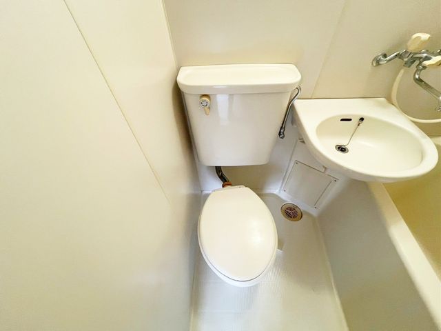 東急東横線 綱島駅 徒歩7分 3階建 築35年のトイレ写真