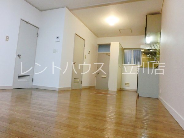 居室・リビング　同建物参考写真