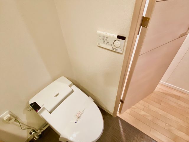 都営三田線 御成門駅 徒歩6分 31階建 築20年のトイレ写真