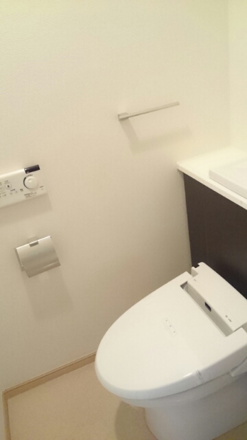 ＪＲ宇野線 備前西市駅 徒歩18分 3階建 築15年のトイレ写真