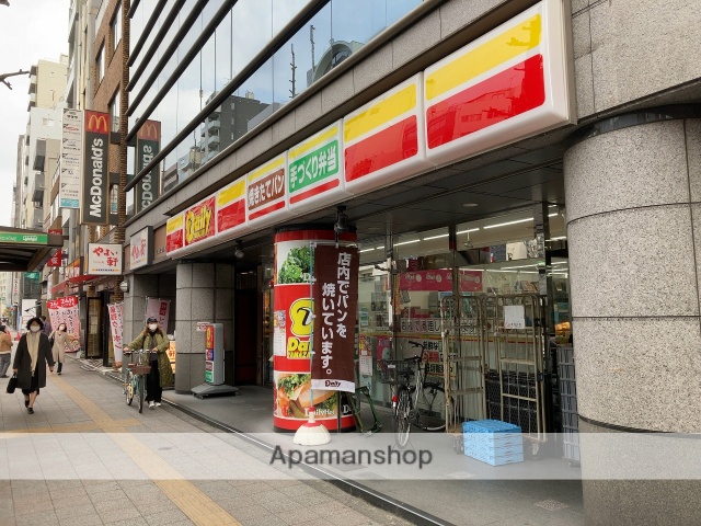 コンビニ　デイリーヤマザキ台東蔵前駅前店（コンビニ）まで746m