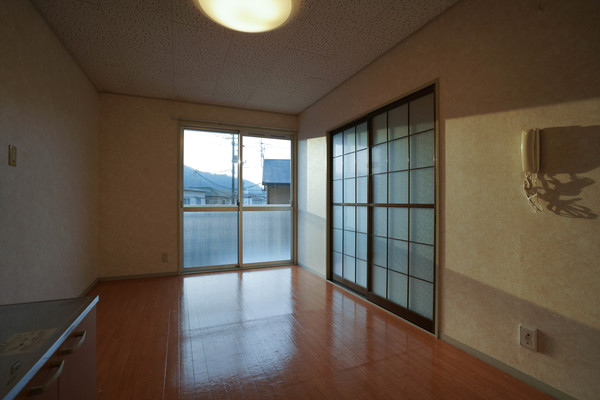 ファミール瀬戸の居間写真