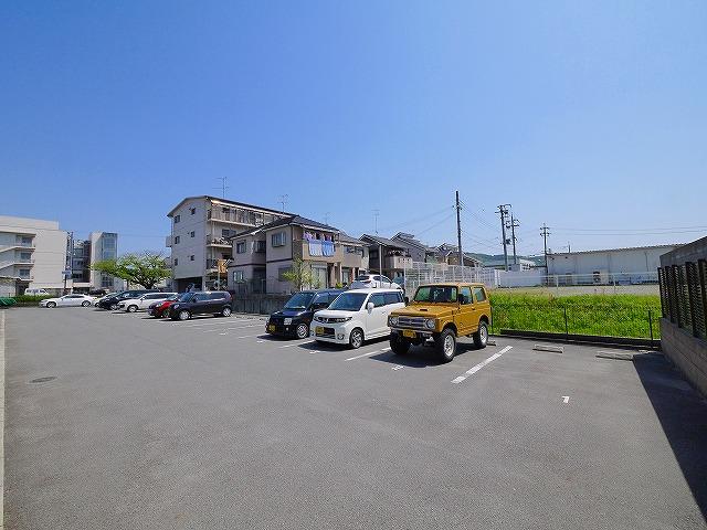 駐車場　駐車場に車を止められます