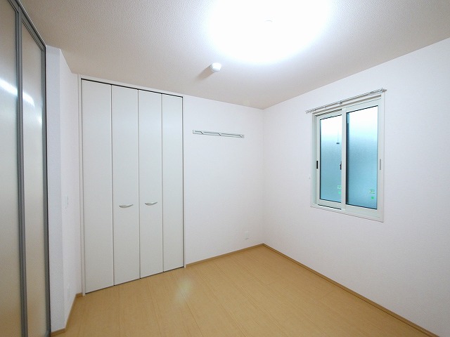 その他部屋・スペース　広くて明るい寝室