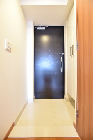 玄関　画像は別号室。ご参考にどうぞ